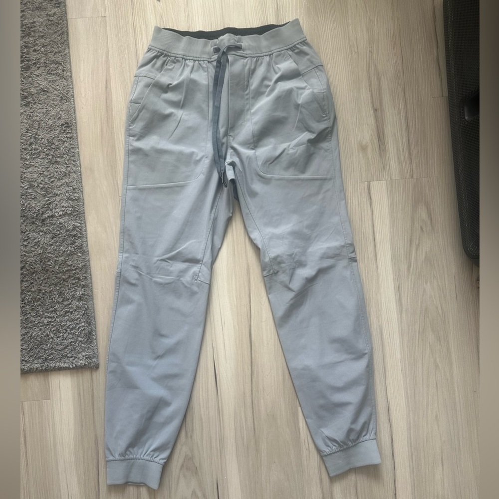 Lululemon men’s ABC jogger in silver/gray (regular)